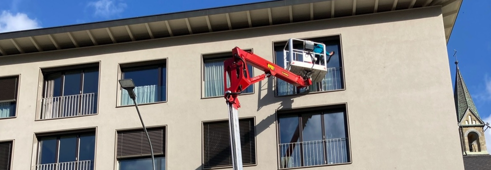 Window and louvre cleaning - for a crystal-clear view & a neat appearance Window and louvre cleaning - for a crystal-clear view & a neat appearance